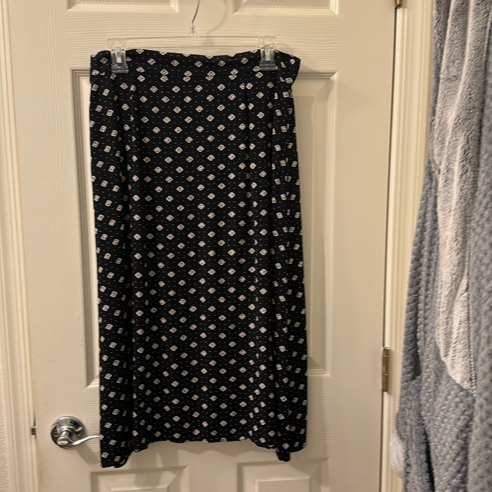 Cute Black & White skirt from Loft